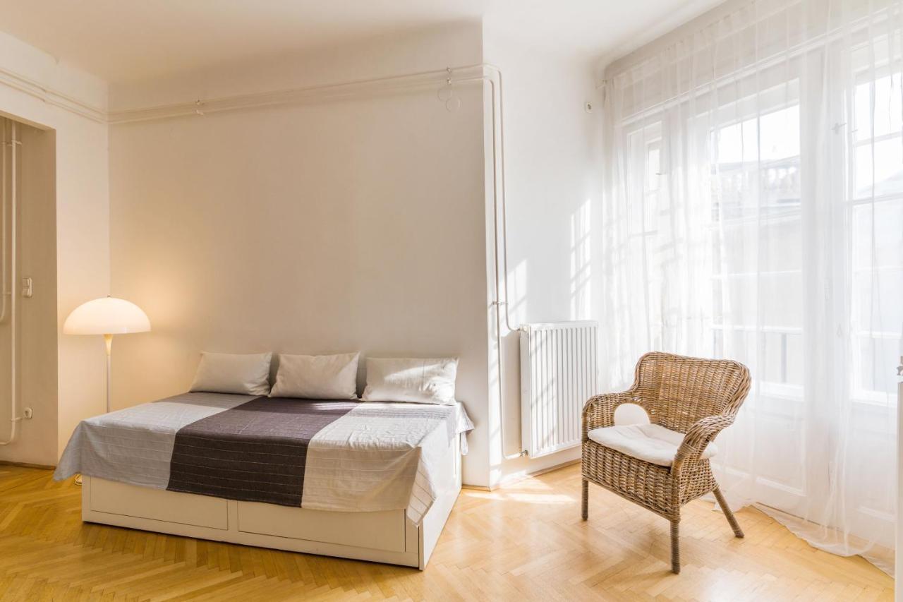 Klauzal Apartment W/3 Bedrooms, French Balcony Budapest Exterior foto